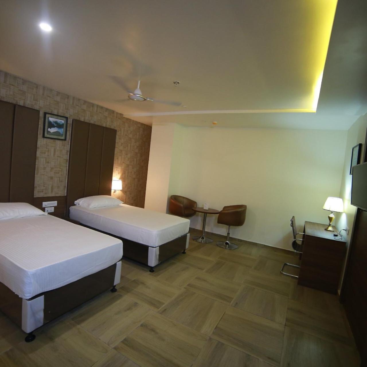 Hotel Svm Grand Medipally حيدر أباد المظهر الخارجي الصورة