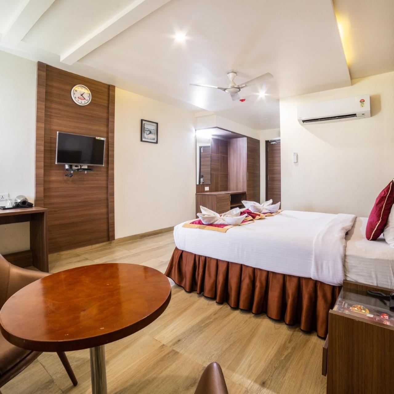 Hotel Svm Grand Medipally حيدر أباد المظهر الخارجي الصورة