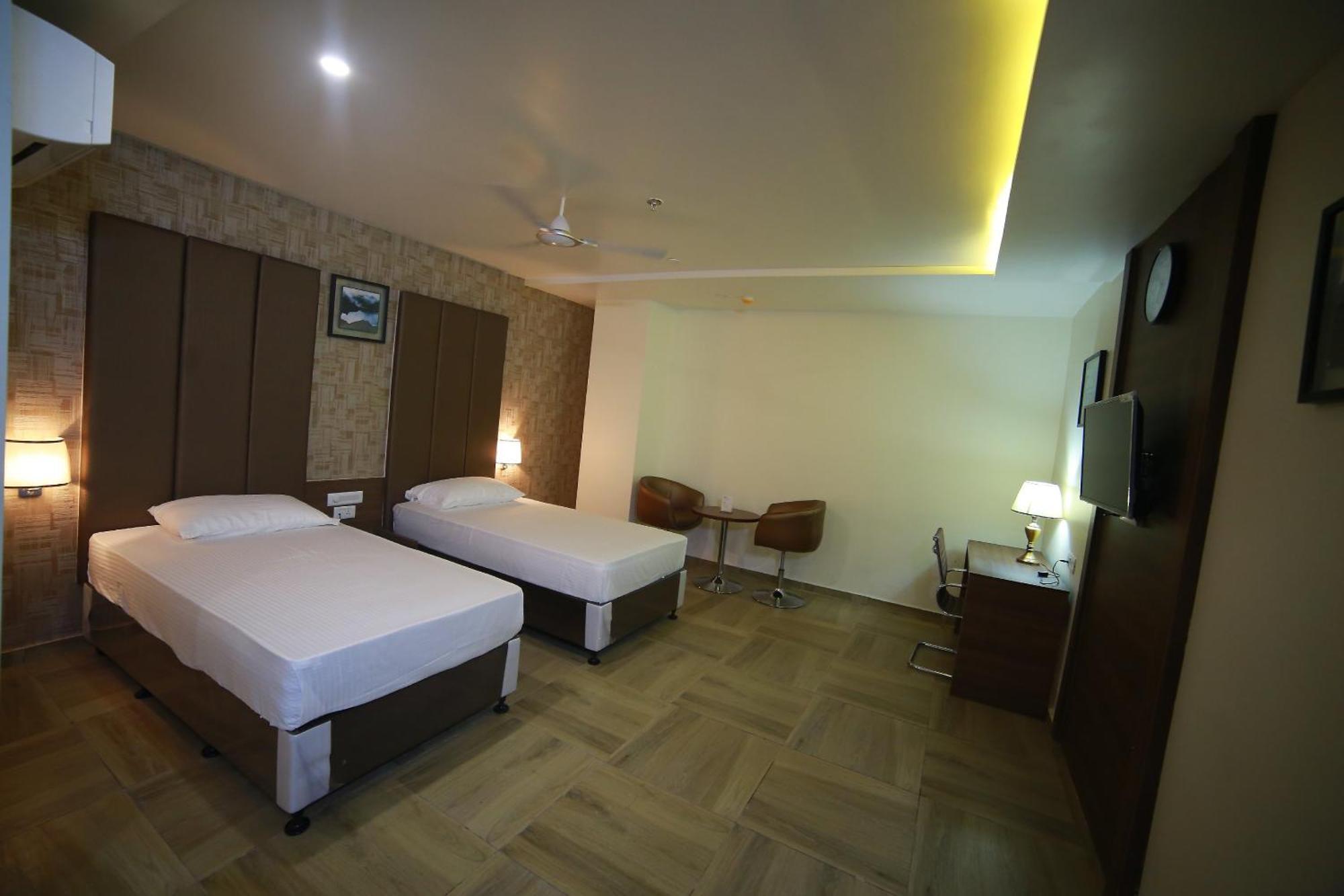Hotel Svm Grand Medipally حيدر أباد المظهر الخارجي الصورة