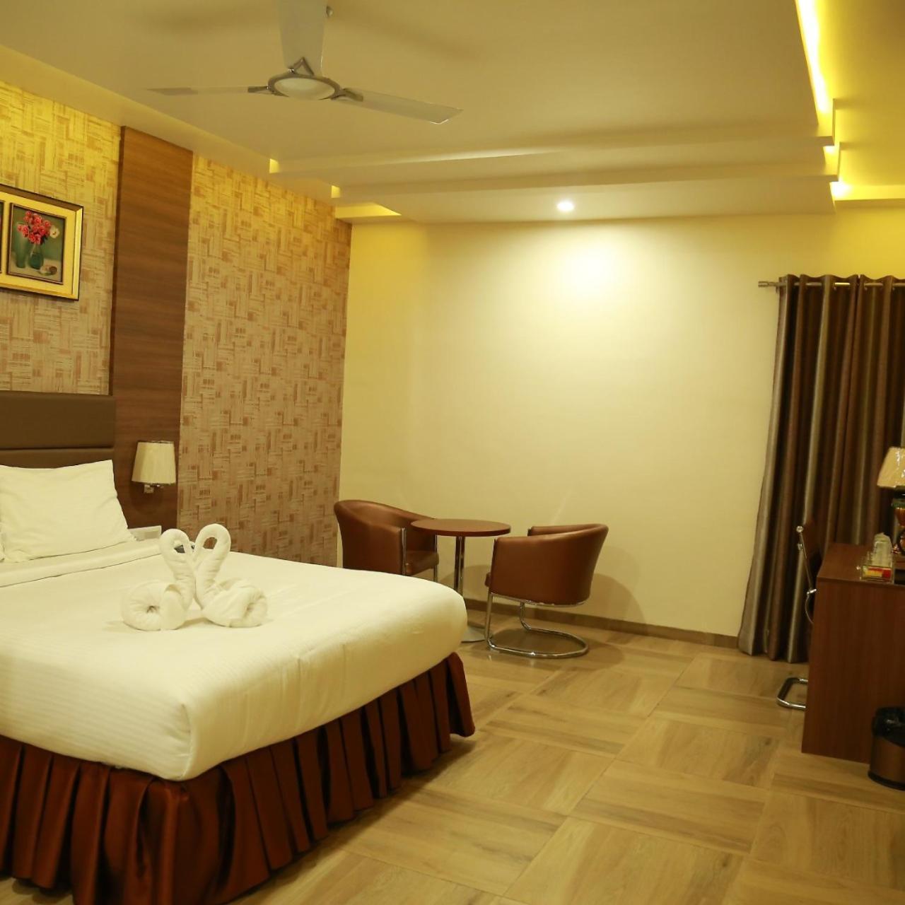 Hotel Svm Grand Medipally حيدر أباد المظهر الخارجي الصورة